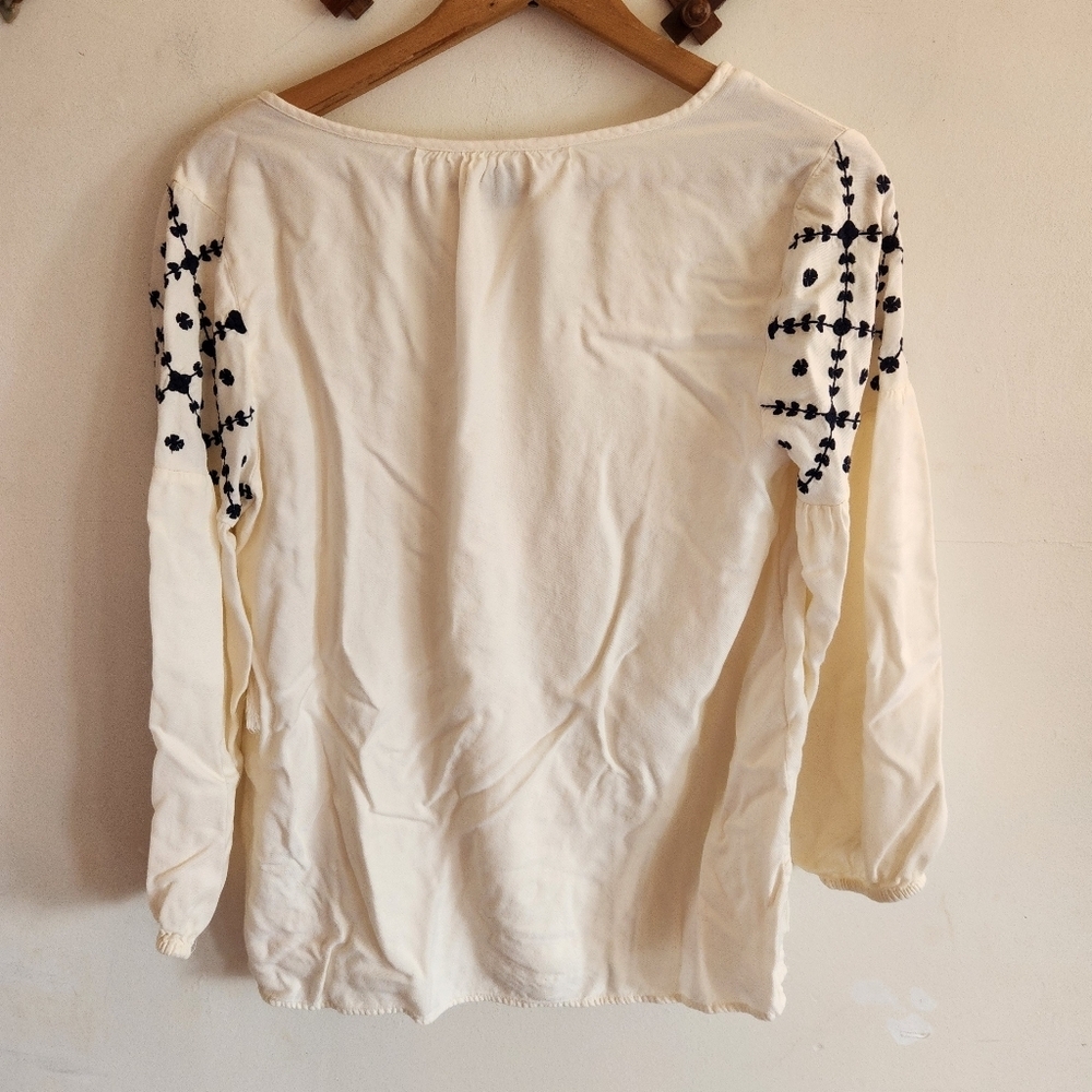 Old Navy Cream V-Neck Tunic Shirt Blue Embroidered Sleeves Long Sleeve Peasant M - Picture 8 of 9